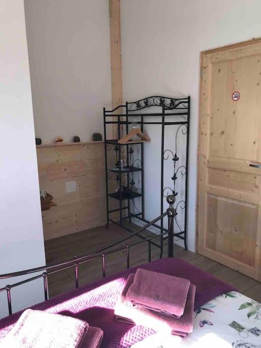 Ferme De Noyes Bed & Breakfast Sourdeval Bagian luar foto